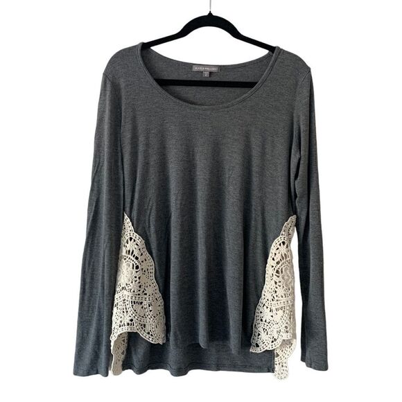Kate & Mallory Long sleeve with crochet side panels XL - Picture 1 of 5
